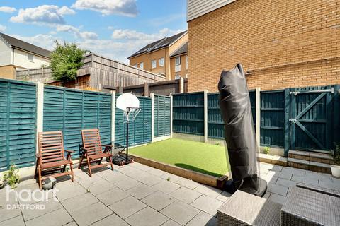 Burroughs Drive, Dartford 3 bed townhouse for sale