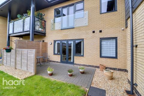 The Poppyfields, Newark 2 bed flat for sale