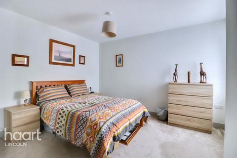 The Poppyfields, Newark 2 bed flat for sale