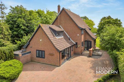Briar House, Ingoldsby, NG33 5 bed detached house for sale