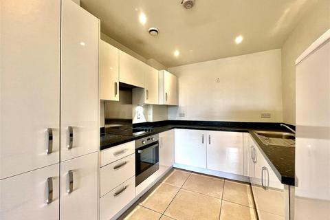 Salisbury Road, Southall UB2 2 bed apartment for sale