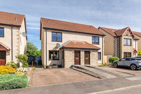 Sutherland Crescent, Abernethy... 3 bed semi