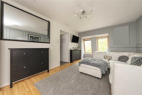 Tintern Close, London, SW19 2 bed apartment for sale