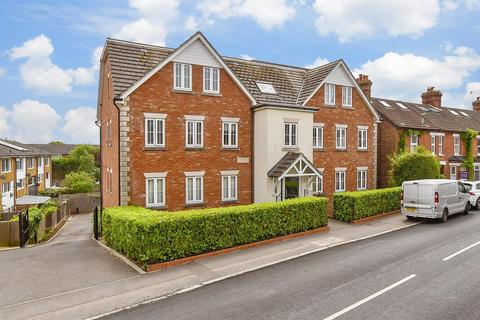 Greyhound House, Tonbridge TN10 2 bed flat for sale