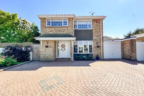 Little Thorpe, Thorpe Bay SS1 3 bed detached house for sale