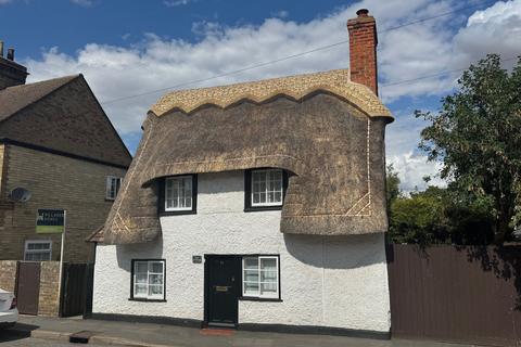 High Street, Huntingdon PE28 2 bed cottage for sale