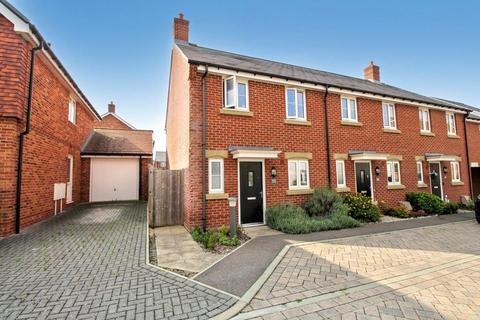 Goswell Square, Alton, Hampshire, GU34 2 bed end of terrace house for sale