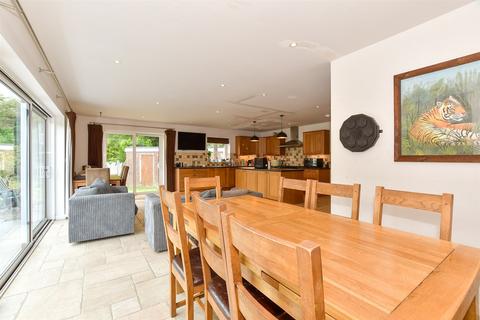 Penfold Way, Steyning BN44 6 bed detached bungalow for sale