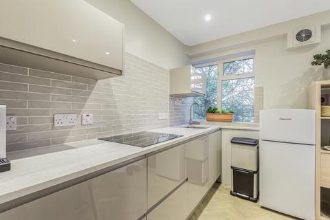 Dainton Close, Bromley 3 bed apartment for sale
