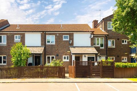 Wilde Close, London E8 1 bed maisonette for sale