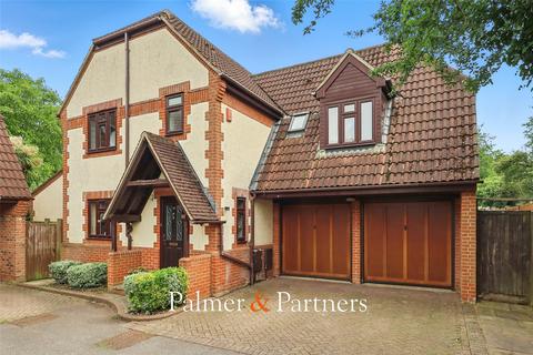Honey Close, Chelmsford CM2 4 bed detached house for sale