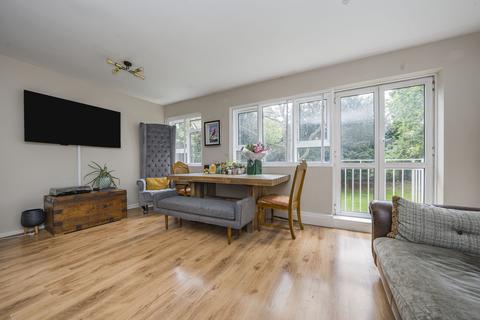 Peldon Court, Richmond 2 bed apartment for sale