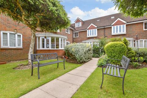 Briarwood, Banstead SM7 2 bed ground floor flat for sale