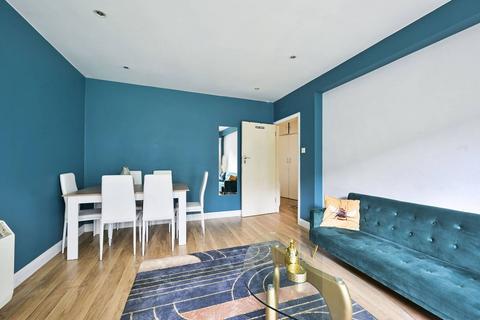 Putney Hill, Putney, London, SW15 2 bed flat for sale