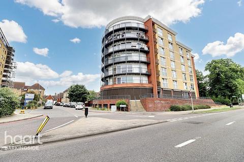 Royal Crescent, Newbury Park 2 bed apartment for sale