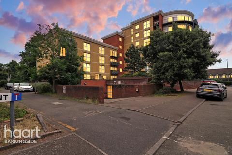 Royal Crescent, Newbury Park 2 bed apartment for sale