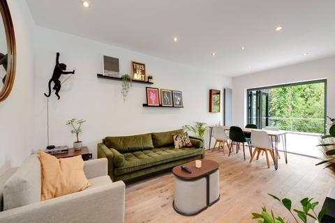 North End Road, London 3 bed apartment for sale