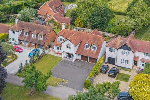 Oakley Court, Oxfordshire, OX10 4 bed detached house for sale
