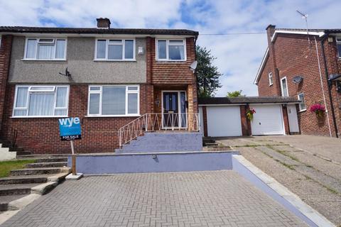 Fulton Close, High Wycombe HP13 3 bed semi