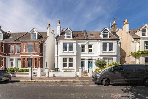 5 bedroom semi-detached house for sale