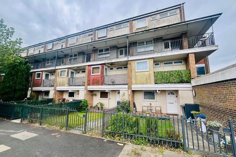 Arrow Close, Luton, Bedfordshire 3 bed maisonette for sale