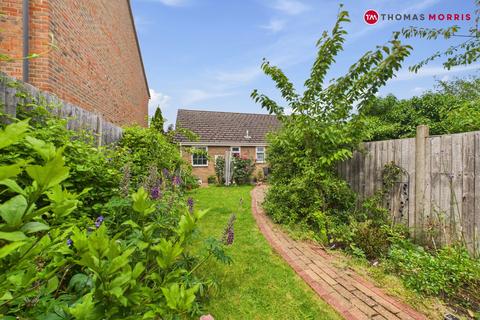 Orchard Close, Huntingdon PE28 2 bed bungalow for sale