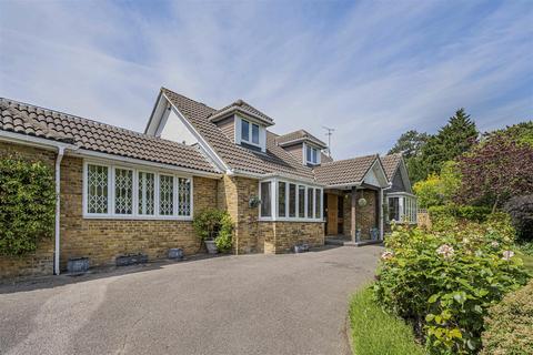 Shenley Hill, Radlett 4 bed chalet for sale