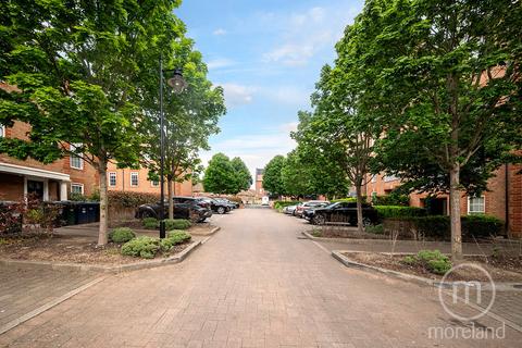 Marina Court, London N3 2 bed apartment for sale