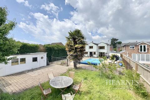 Priestley Road, Bournemouth, BH10 6 bed detached house for sale