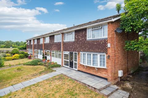 Hartley Close, Stoke Poges SL3 3 bed end of terrace house for sale