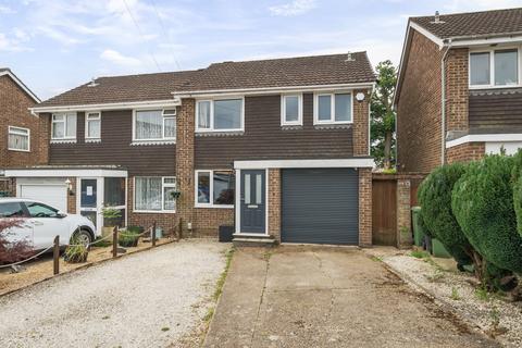 Stoneham Gardens, Bursledon... 3 bed semi