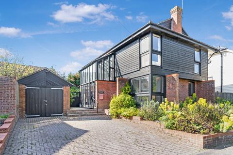 Dorothy Avenue, Cranbrook TN17 4 bed detached house for sale