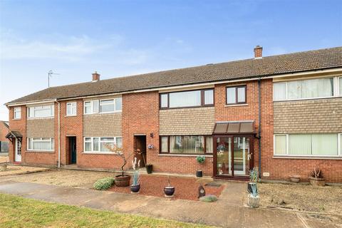Clifton Close, Chippenham 3 bed terraced house for sale