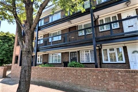 Essex Road South, London, E11 1 bed flat for sale