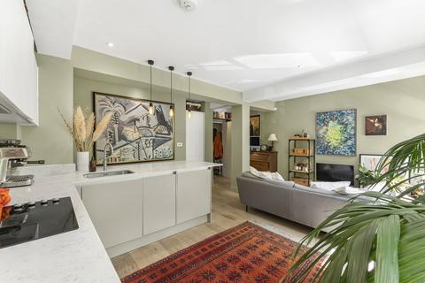 Clyde Square, London, E14 1 bed apartment for sale
