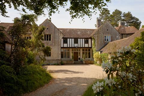 Pulborough, West Sussex 4 bed link detached house for sale