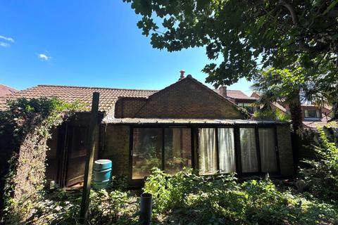 28 Throopside Avenue, Bournemouth... 3 bed bungalow for sale