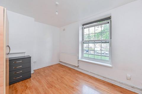 Wandsworth Road, Battersea, London, SW8 2 bed flat for sale
