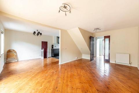 Caddis Close, Stanmore, HA7 4 bed detached house for sale
