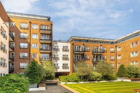 Royal Quarter, Kingston Upon Thames KT2 2 bed flat for sale