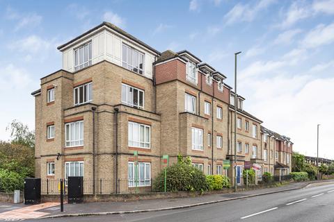 Staines Road West, Ashford, Surrey, TW15 2 bed apartment for sale