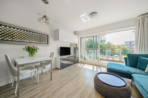 Carlisle Court, Blagrove Road... 2 bed flat for sale