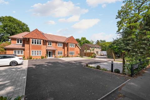 Queens Road, Weybridge, kt13 1 bed apartment for sale