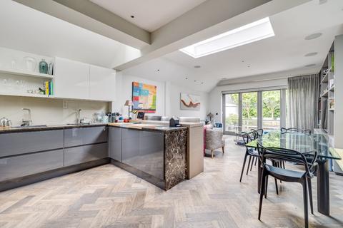 Hurlingham Road, Fulham, London 3 bed flat for sale