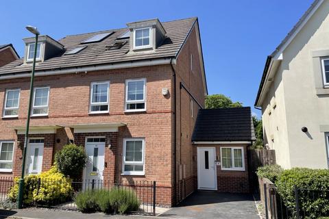 Breconshire Gardens, Nottingham, NG6 4 bed semi