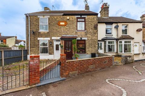 Cambridge Road, Lowestoft 3 bed terraced house for sale