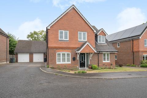 Knights Way, ALTON, Hampshire, GU34 4 bed detached house for sale
