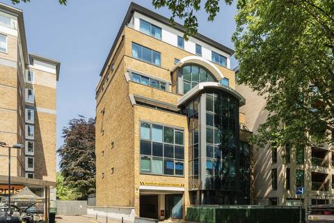 Chiswick High Road, London W4 1 bed flat for sale