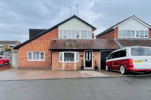 Kinross Close, Off The Raywoods, 4 bed link detached house for sale