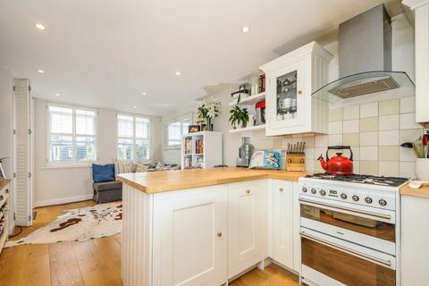 Bassingham Road, London SW18 2 bed flat for sale